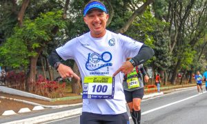 Atleta com diabetes tipo 1 completa 100 maratonas e lança biografia