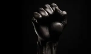 Abraçando a diversidade: Um grito poético contra o racismo no esporte
