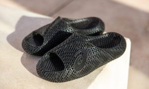 ASICS lança super chinelo