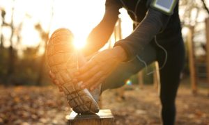 Meu tênis gasta mais em um pé que outro, e agora?