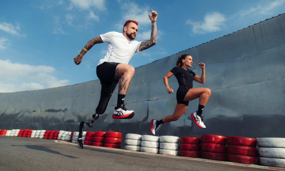 ASICS e marca Senna lançam GEL-Nimbus™ 25 Senna