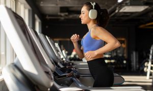 Como a Gravação da Corrida na Esteira Pode Transformar Sua Técnica de Corrida