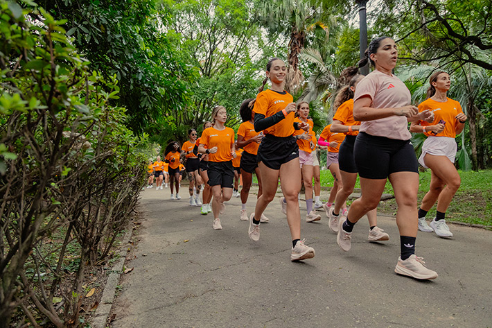 adidas faz treinos grátis que rendem até vinho e comida de graça aos corredores