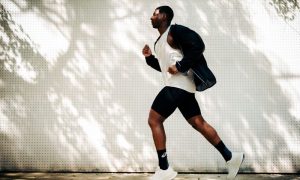 Centauro, ASICS e LYCRA® lançam bermuda para corrida com foco em performance