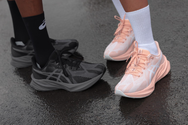 ASICS apresenta DYNABLAST™ 5: um verdadeiro BLAST do presente 
