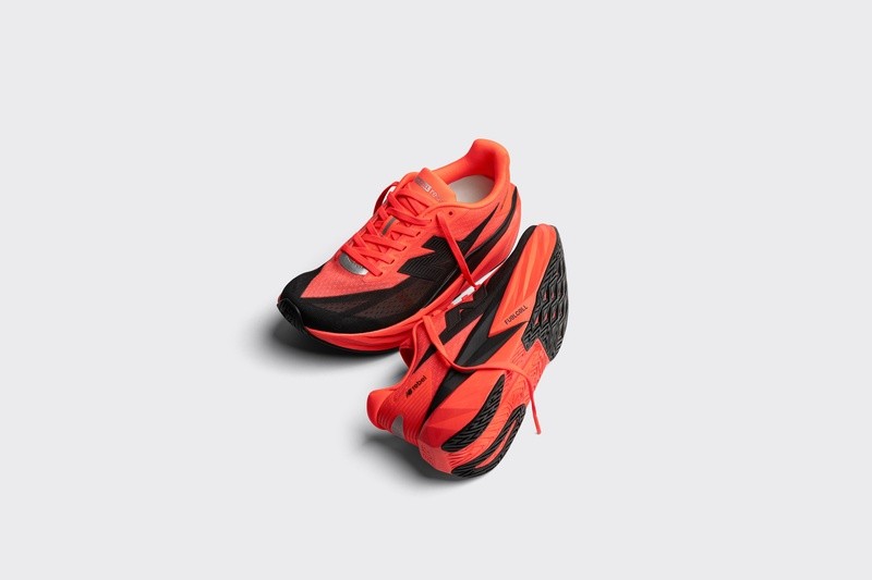 New Balance revela ao mundo o FuelCell Rebel v5, a nova edição de um dos tênis de maior sucesso em running em 2024