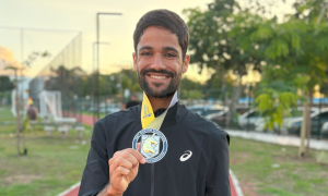 Brasileiro que virou destaque mundial por não abandonar corredor durante maratona nos EUA ganha a parceria de Rexona