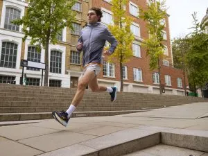 Mizuno Wave Sky 9 entrega nova sensação de Corrida com Amortecimento absoluto para o dia a dia