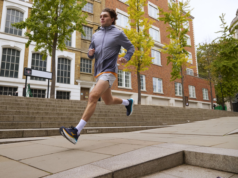 Mizuno Wave Sky 9 entrega nova sensação de Corrida com Amortecimento absoluto para o dia a dia