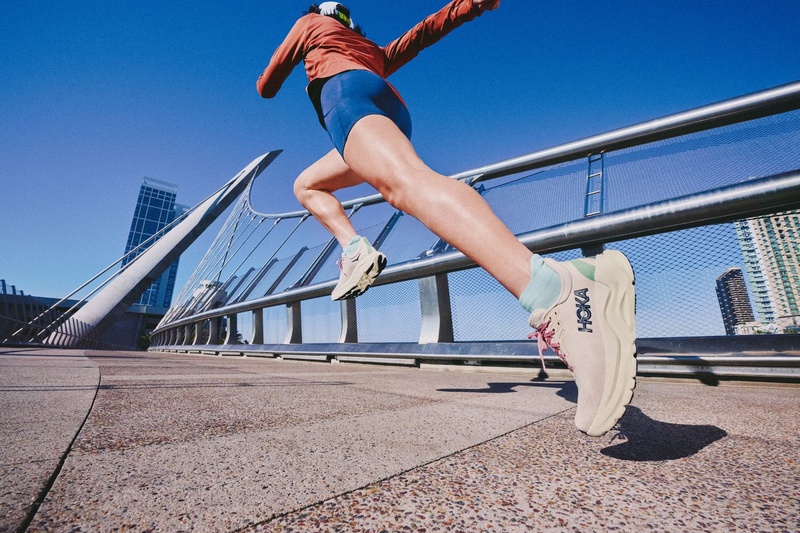 HOKA apresenta o novo Arahi 8: um tênis de estabilidade surpreendentemente elegante