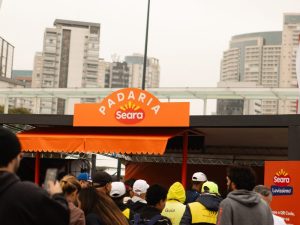 Seara leva conceito de “padaria”, com lanches de Levíssimo Seara, aos corredores da Night Run em Belo Horizonte