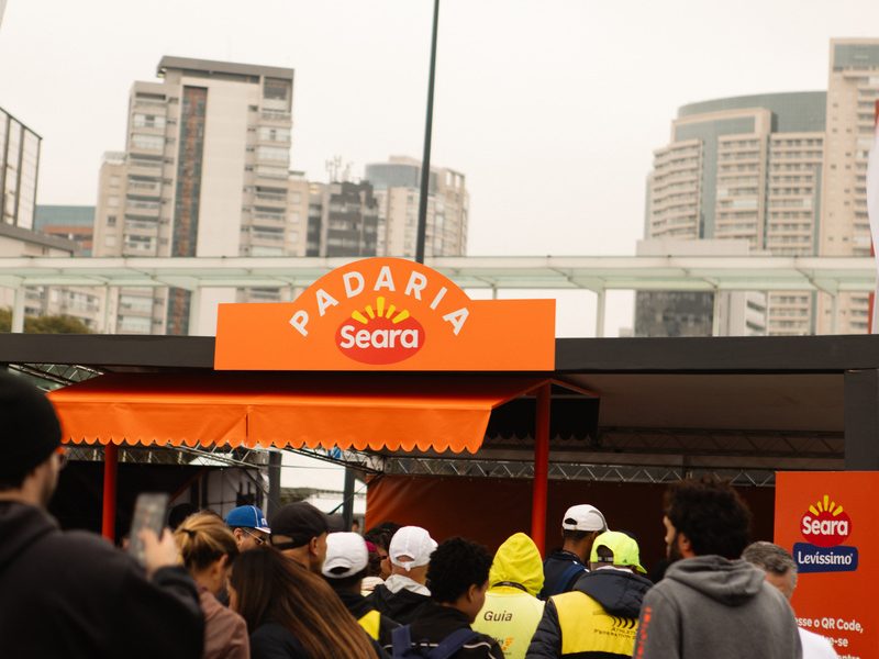 Seara leva conceito de “padaria”, com lanches de Levíssimo Seara, aos corredores da Night Run em Belo Horizonte