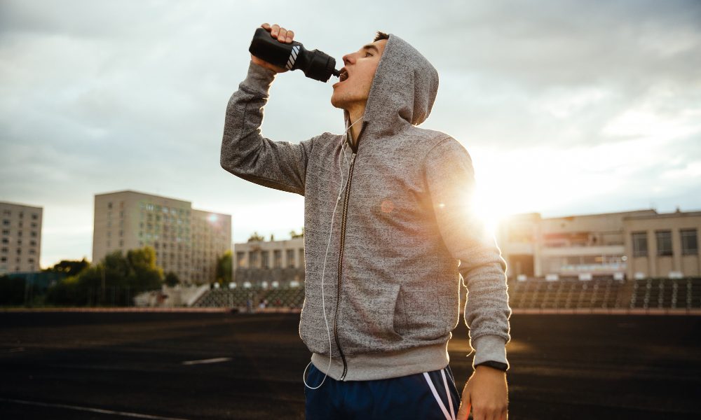 Hidratação no verão: nutricionistas explicam como manter o corpoequilibrado e hidratado nos dias mais quentes