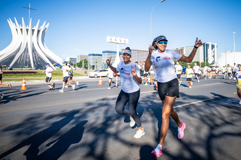 Ação Bring a Friend convida amigos a correrem juntos na Wings For Life World Run 2026