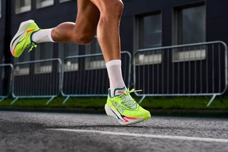 HOKA anuncia o lançamento do novo Cielo X1 3.0, seu supershoe mais leve e propulsivo para provas de rua
