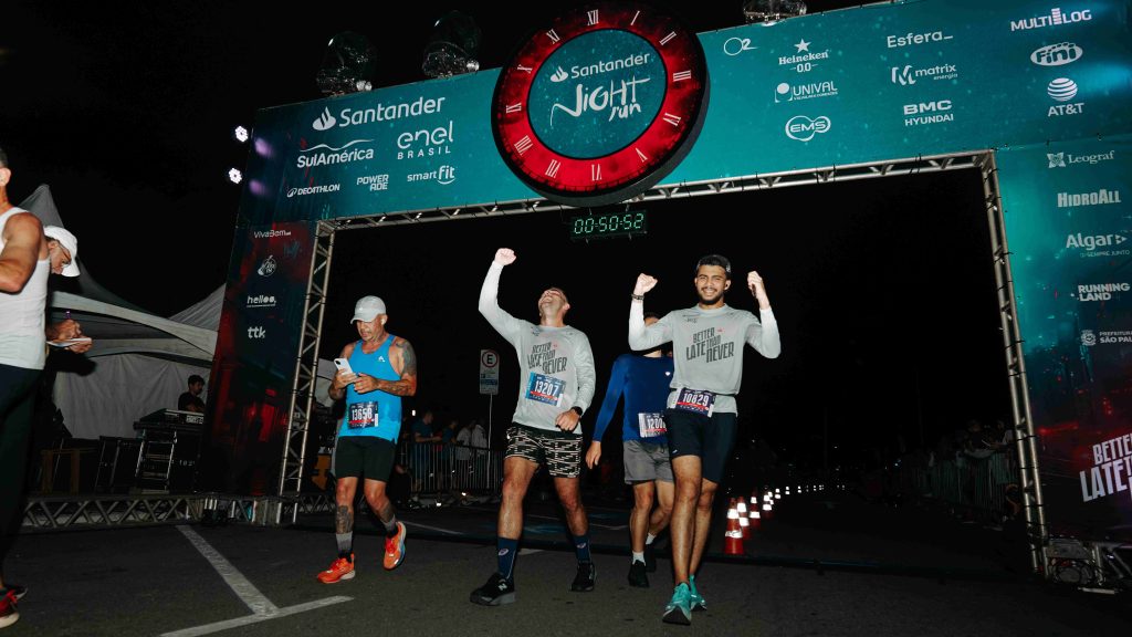 Santander Night Run abre temporada 2026 no Rio de Janeiro com experiência que une corrida, música e celebração