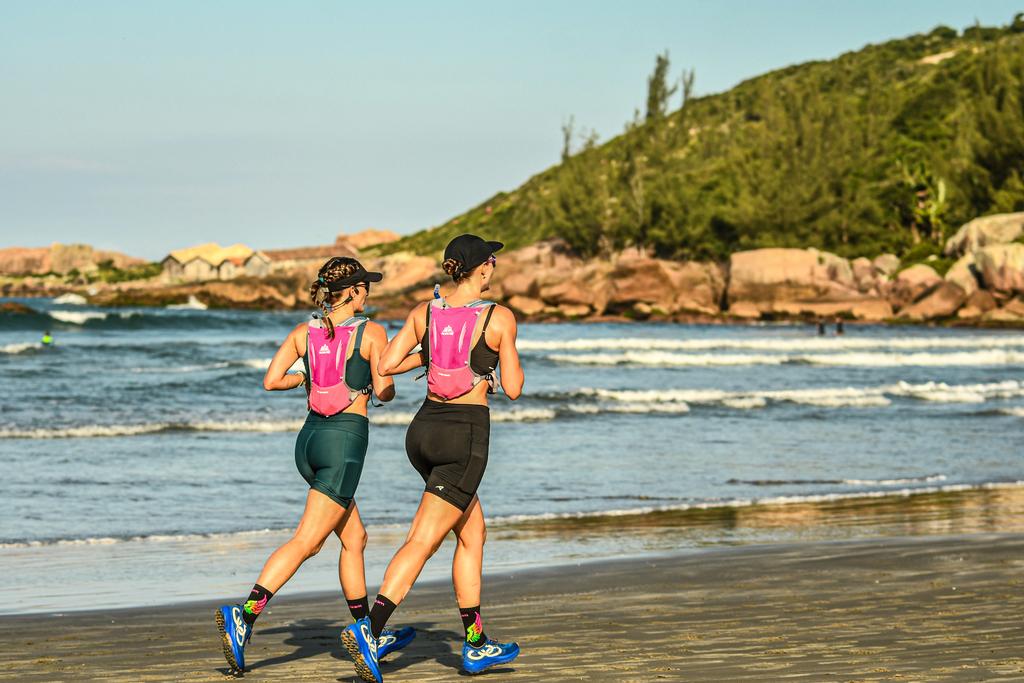 Diversão, desafios e pedido de casamento marcam Mountain Do Praia do Rosa