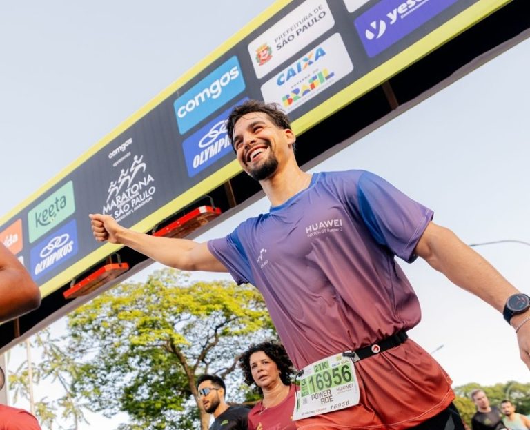 Corredores testam HUAWEI GT Runner 2 na Maratona de SP