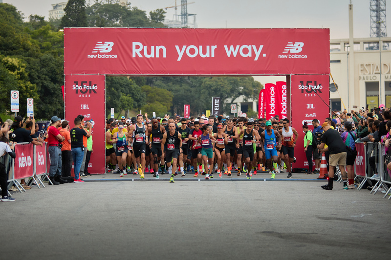 Em sua 4ª edição, a New Balance 15K São Paulo reuniu 10 mil corredores na região do Pacaembu nesta manhã de domingo
