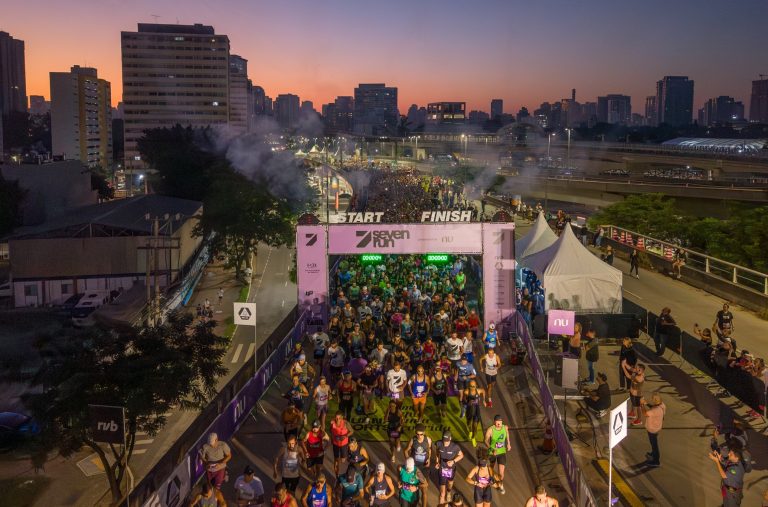 Mais de 5.000 corredores cruzam a linha de chegada da Seven Run