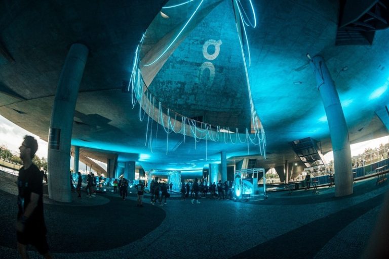 Noite memorável: On realiza Squad Race 2026 com experiência única para corredores