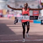 Sabastian Sawe quebra barreira de 2 horas e estabelece novo recorde mundial na Maratona de Londres 2026