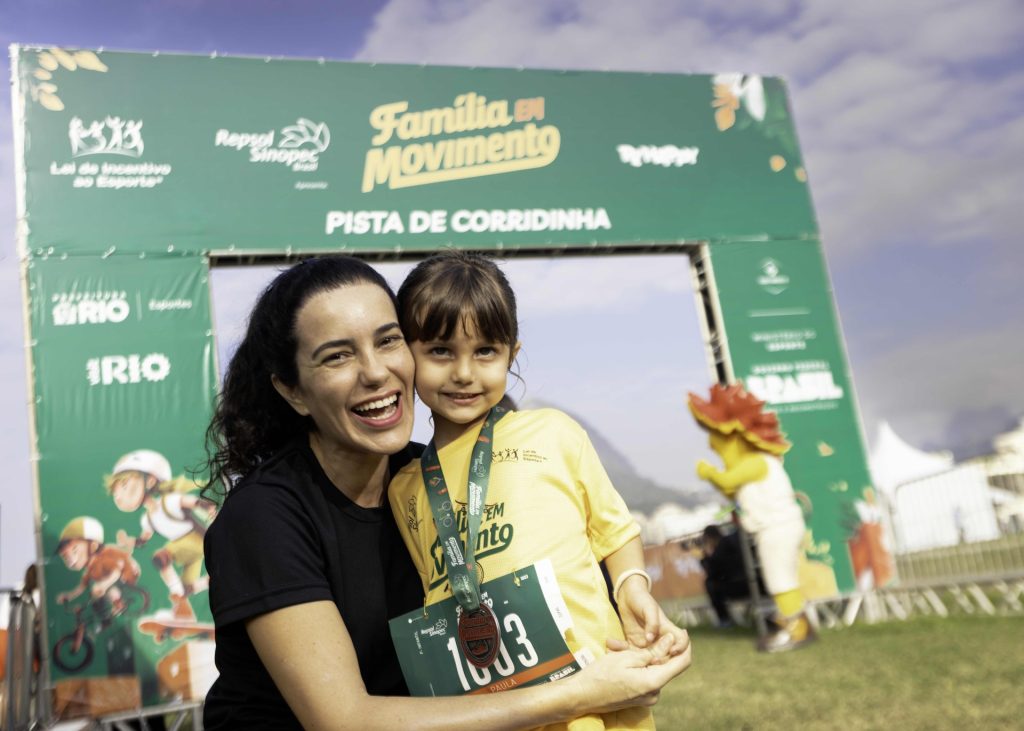 Família em Movimento chega ao Rio de Janeiro para incentivar crianças a trocar as telas por esporte, brincadeiras e convivência