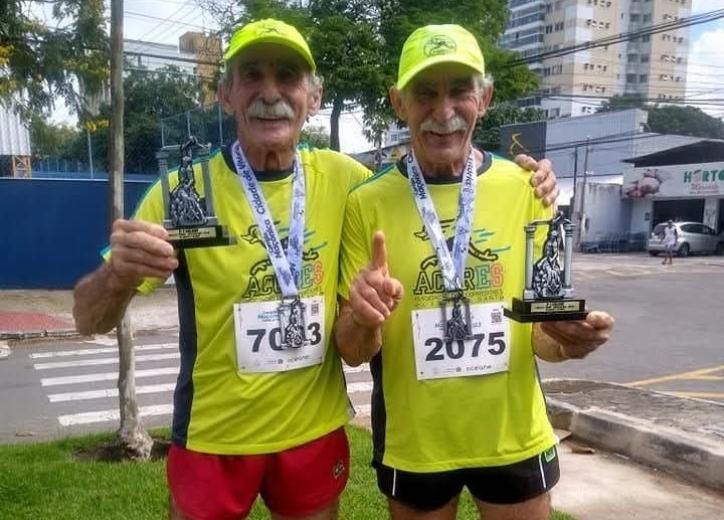 Aos 74 anos, gêmeos somam 61 participações na Dez Milhas Garoto e querem cruzar a linha lado a lado