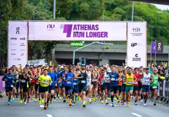 Largada da Mizuno Athenas Run Longer na Marginal Pinheiros
