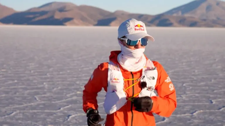 Após correr 172,8 km Fernanda Maciel quebra o recorde da travessia do Salar de Uyuni e tira mais de 13 horas da melhor marca