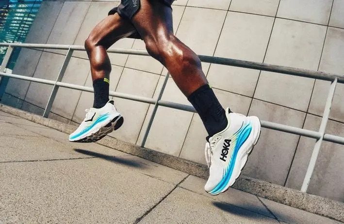 Detalhe do HOKA Clifton 11