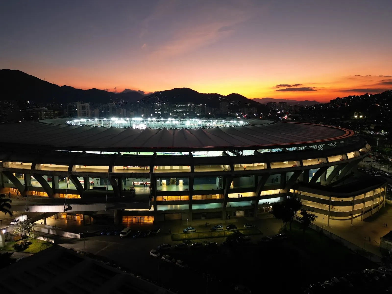 Maracanã iluminado à noite, palco da Corrida do Futebol Light Edição Pelé