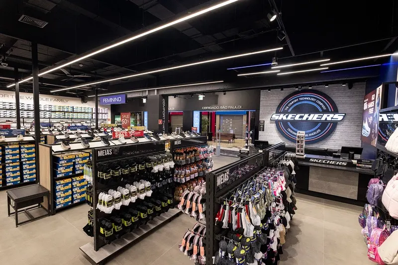 Calçados expostos na loja da Skechers no Shopping Aricanduva, zona leste de São Paulo