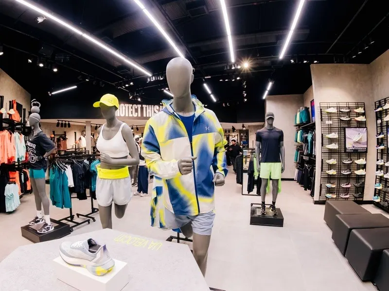 Interior da Brand House da Under Armour no Shopping Villa Lobos